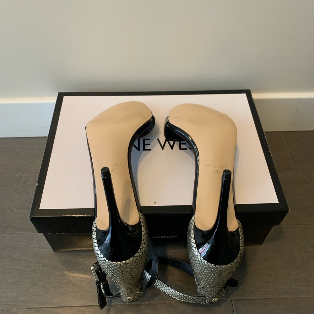 Nine West Black and Gold Stiletto heels. 8.5 New- never worn. - Picture 4 of 4